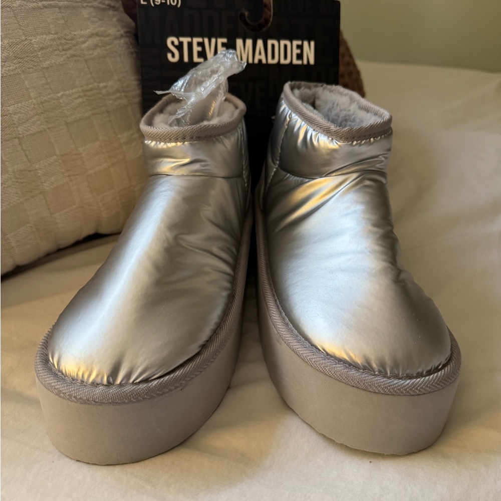 Steve Madden Silver Slippers Sleek Slip-On Design